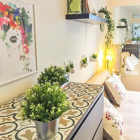 Апартаменты Beautiful Cozy Flat In Flowers Garden! Лиссабон